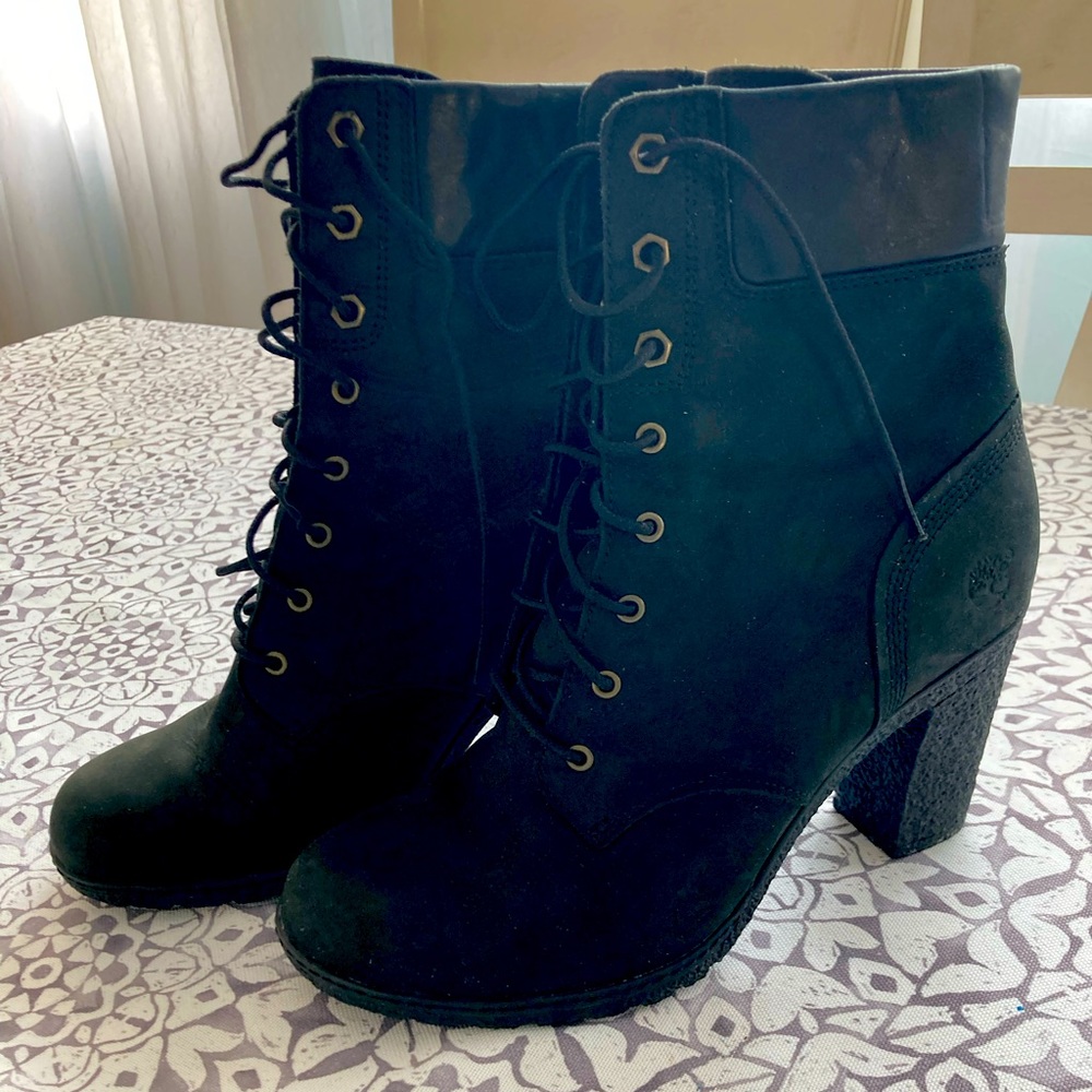 Timberland High-heel Suede Boots. Good condition. Barely worn.